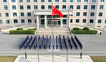 今天，一起升國旗！祝福偉大祖國！